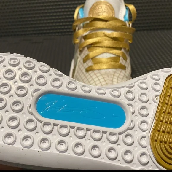 Nike Gold and White High-Top KD13 Zoom Never Worn! Men 4.5  display picture 2